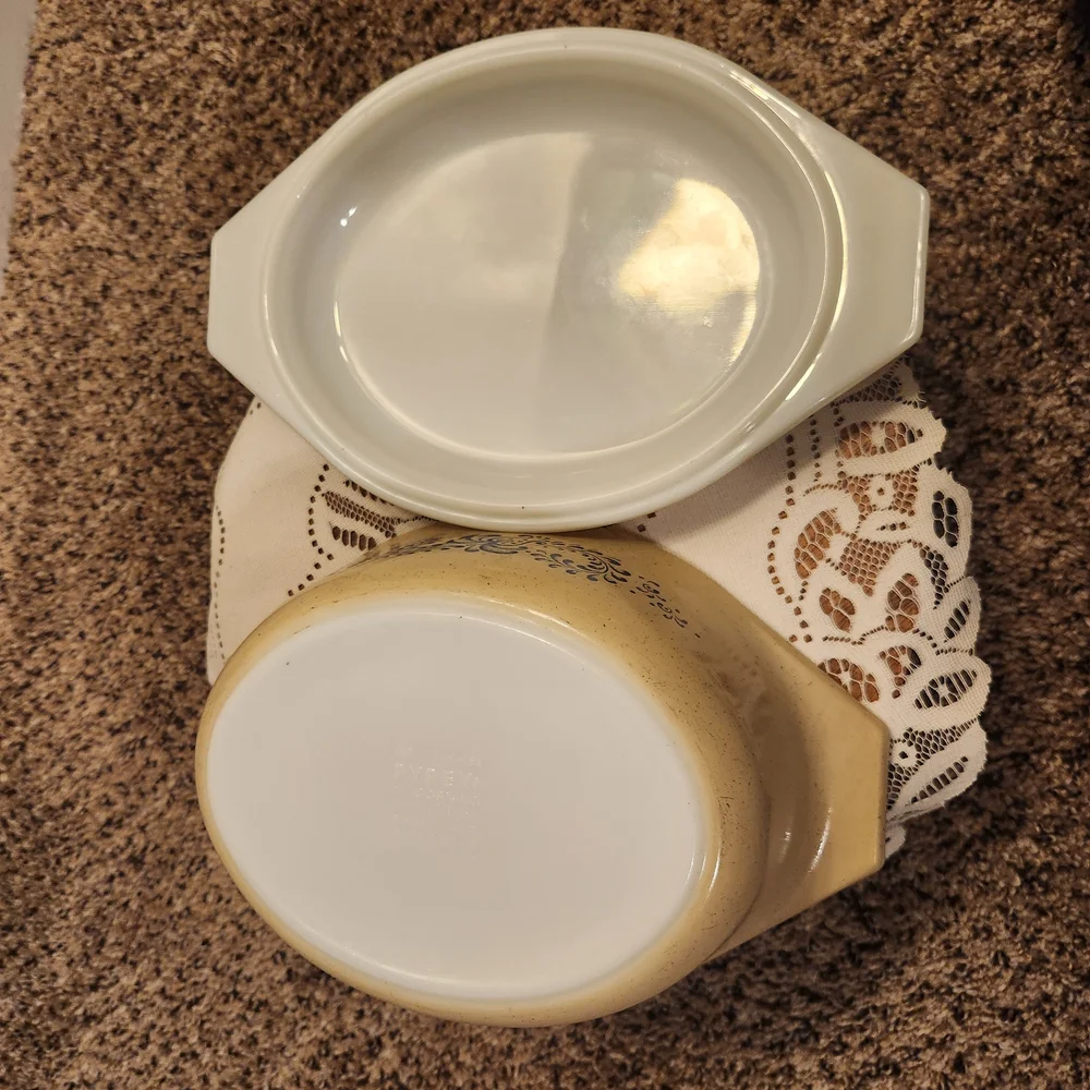 Pyrex Homestead 1.5 Quart Casserole Dish With Matching Lid